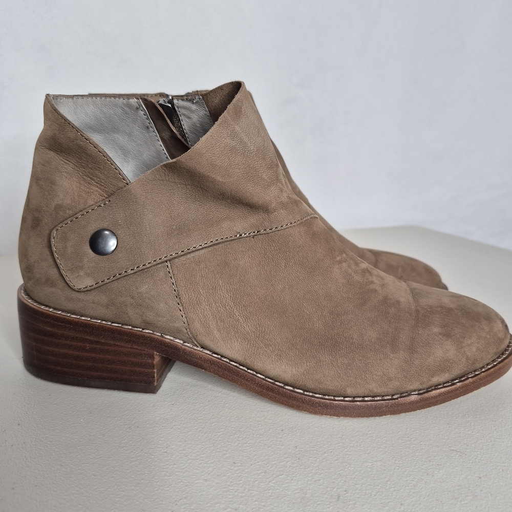 Eileen Fisher Billie Tumbled Nubuck Ankle Boots - Size 8